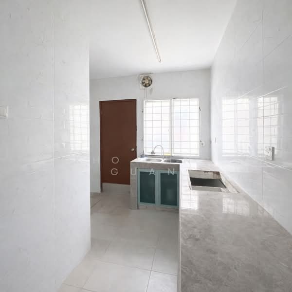 2-storey Terraced House for Sale in TAMAN PUCHONG UTAMA (Puchong) - Kho Chng Guan - Kitchen - PropertyGuru.com.my