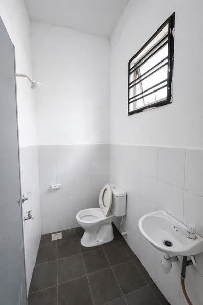 Terraced House for Sale in Senai (Kulai) - Finn Aw - Bathroom - PropertyGuru.com.my