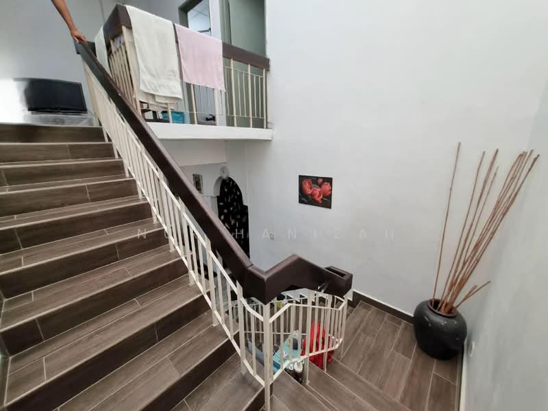 2-storey Terraced House for Sale in Taman TTDI Jaya (Shah Alam) - Nur Hanizah - Corridor - PropertyGuru.com.my