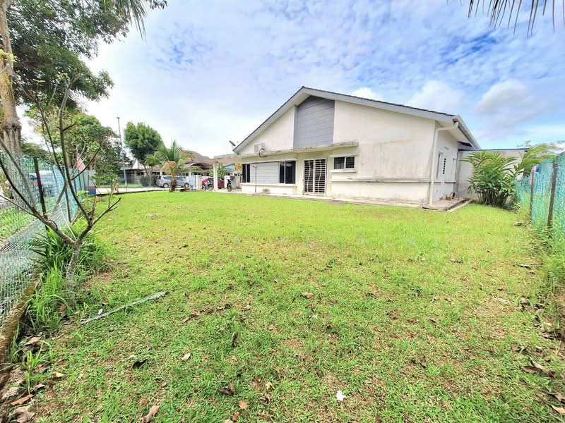 Semi-Detached House for Sale in Shah Alam (Selangor) - Yazila Sulaimi - Exterior - PropertyGuru.com.my