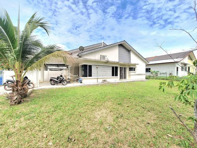 Semi-Detached House for Sale in Shah Alam (Selangor) - Yazila Sulaimi - Exterior - PropertyGuru.com.my