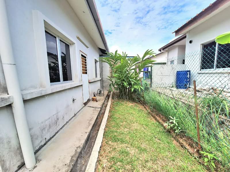 Semi-Detached House for Sale in Shah Alam (Selangor) - Yazila Sulaimi - Exterior - PropertyGuru.com.my