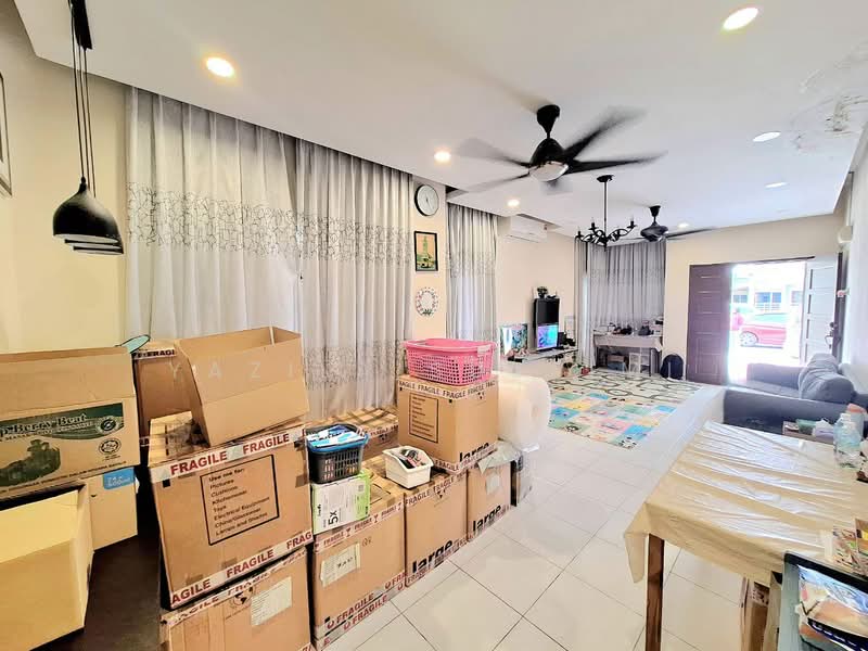 Semi-Detached House for Sale in Shah Alam (Selangor) - Yazila Sulaimi - Living Room - PropertyGuru.com.my