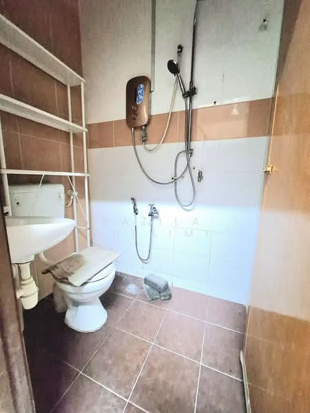 Semi-Detached House for Sale in Shah Alam (Selangor) - Yazila Sulaimi - Bathroom - PropertyGuru.com.my