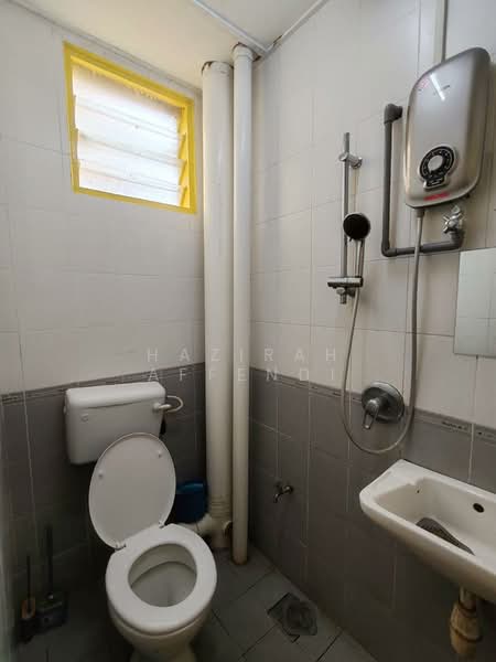 Pangsapuri untuk Disewa di Mentari Court - Hazirah Affendi - Bathroom - PropertyGuru.com.my