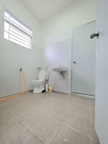 2-storey Terraced House for Sale in Telok Panglima Garang (Selangor) - Yazila Sulaimi - Bathroom - PropertyGuru.com.my