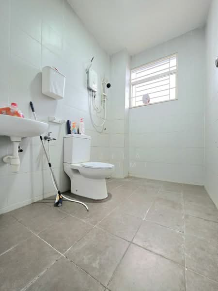 2-storey Terraced House for Sale in Telok Panglima Garang (Selangor) - Yazila Sulaimi - Bathroom - PropertyGuru.com.my