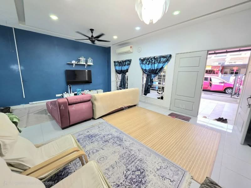 2-storey Terraced House for Sale in Telok Panglima Garang (Selangor) - Yazila Sulaimi - Living Room - PropertyGuru.com.my