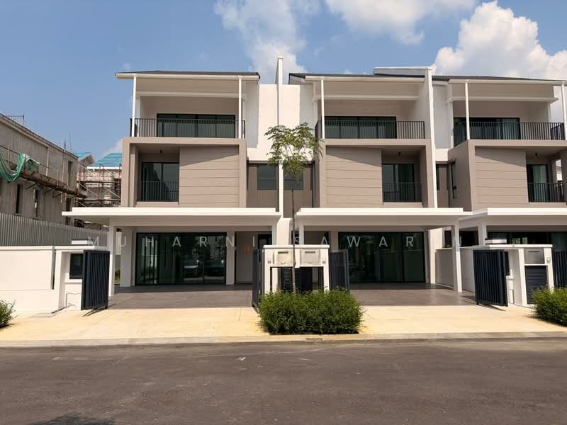 3-storey Terraced House for Sale in Seksyen U15 (Shah Alam) - muharni sawarin - Exterior - PropertyGuru.com.my