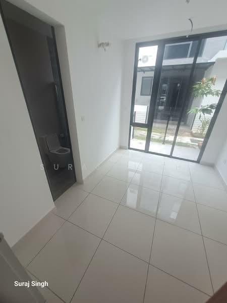 Rumah Teres 3 Tingkat untuk Disewa di BANDAR PUCHONG JAYA (Puchong) - Suraj Singh - Bathroom - PropertyGuru.com.my