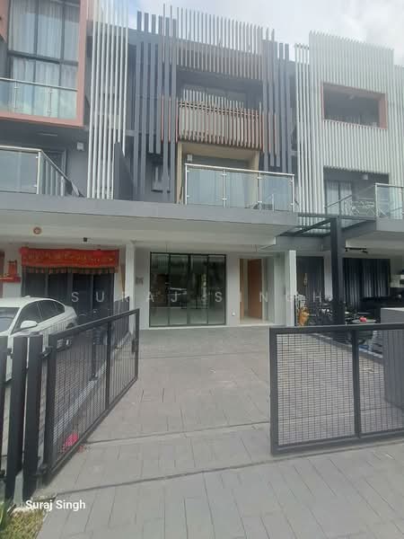 Rumah Teres 3 Tingkat untuk Disewa di BANDAR PUCHONG JAYA (Puchong) - Suraj Singh - Exterior - PropertyGuru.com.my