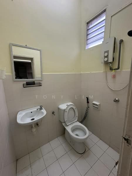Rumah Teres 2 Tingkat untuk Disewa di Austin (Johor Bahru) - Tony Lim - Bathroom - PropertyGuru.com.my