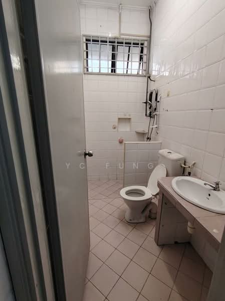 Rumah Teres 1 Tingkat untuk Disewa di Taman Molek (Johor Bahru) - YC Fung - Bathroom - PropertyGuru.com.my