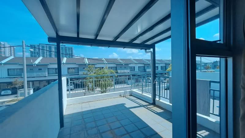 Townhouse for Rent in Dengkil (Selangor) - Izzati Mat - Balcony - PropertyGuru.com.my