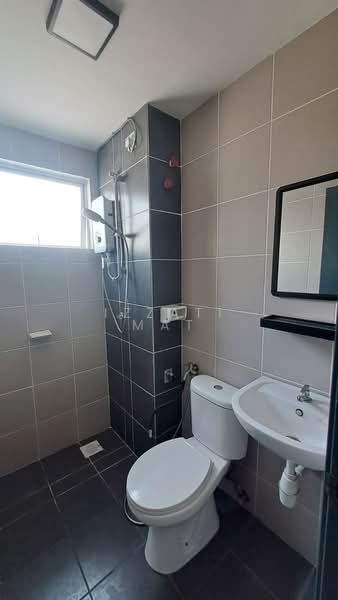 Townhouse for Rent in Dengkil (Selangor) - Izzati Mat - Bathroom - PropertyGuru.com.my