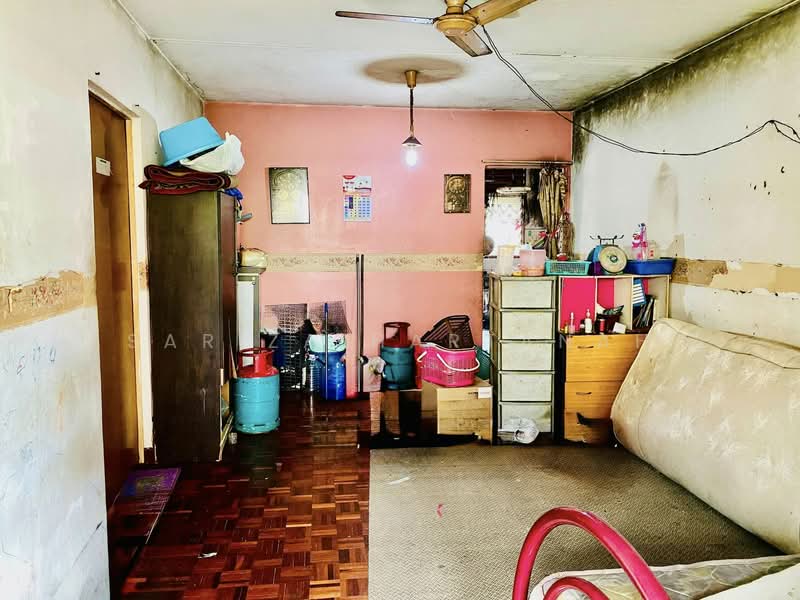 Rumah Flat untuk Dijual di PKNS Flat Seksyen 6 - Sariza Hartanah - Living Room - PropertyGuru.com.my