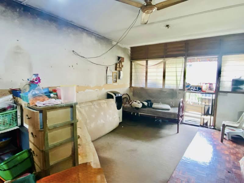 Rumah Flat untuk Dijual di PKNS Flat Seksyen 6 - Sariza Hartanah - Living Room - PropertyGuru.com.my