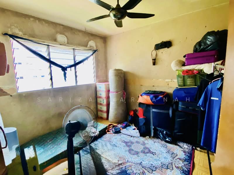 Rumah Flat untuk Dijual di PKNS Flat Seksyen 6 - Sariza Hartanah - Bedroom - PropertyGuru.com.my