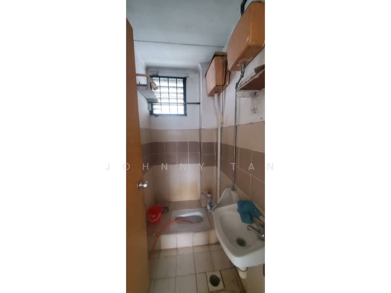 Shop for Sale in Bandar Sri Damansara (Selangor) - Johnny Tan - Bathroom - PropertyGuru.com.my