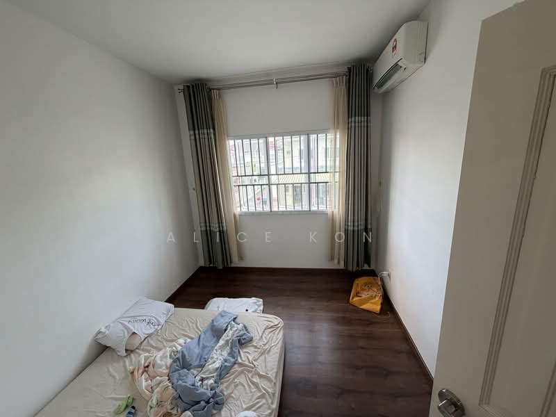 2-storey Terraced House for Sale in Kuching (Sarawak) - Alice Kon - Bedroom - PropertyGuru.com.my
