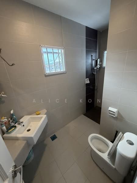 2-storey Terraced House for Sale in Kuching (Sarawak) - Alice Kon - Bathroom - PropertyGuru.com.my