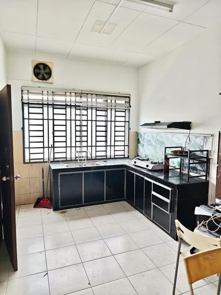 Rumah Teres 1 Tingkat untuk Disewa di Bandar Indahpura (Kulai) - Kelly Chen - Kitchen - PropertyGuru.com.my