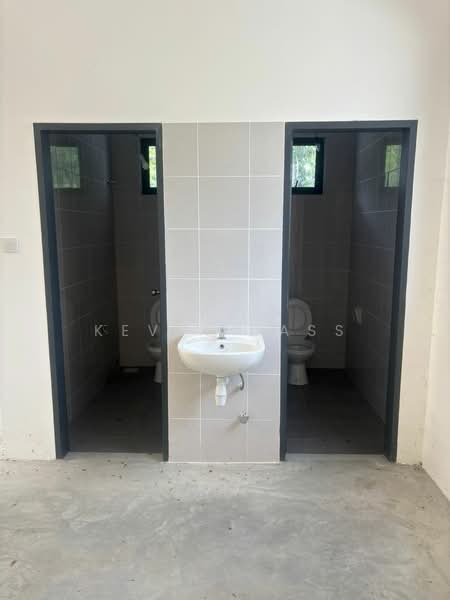 Factory for Rent in Eco Business Park V (Puncak Alam) - Kevin Dass - Bathroom - PropertyGuru.com.my