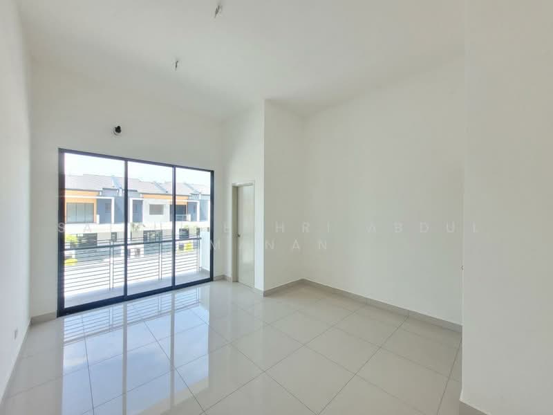 Rumah Teres 2 Tingkat untuk Dijual di Bandar Rimbayu (Telok Panglima Garang) - Saiful Bahri Abdul Manan - Living Room - PropertyGuru.com.my