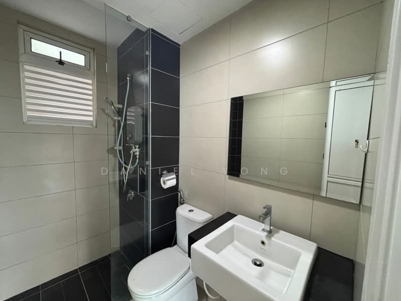 Servis Apartment untuk Dijual di Tropez Residences - Daniel Yong - Bathroom - PropertyGuru.com.my