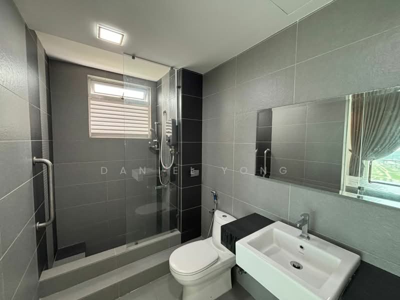 Servis Apartment untuk Dijual di Tropez Residences - Daniel Yong - Bathroom - PropertyGuru.com.my