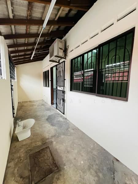 1-storey Terraced House for Rent in Taman Johor Jaya (Johor Bahru) - Nicholas Low - Corridor - PropertyGuru.com.my