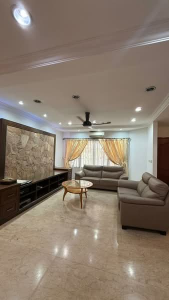 2.5-storey Terraced House for Rent in Bandar Utama 6 (Bandar Utama) - Amy Tan - Living Room - PropertyGuru.com.my