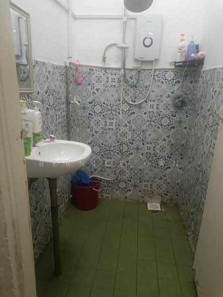 1-storey Terraced House for Sale in Taman Johor Jaya (Johor Bahru) - Bernice Gan - Bathroom - PropertyGuru.com.my