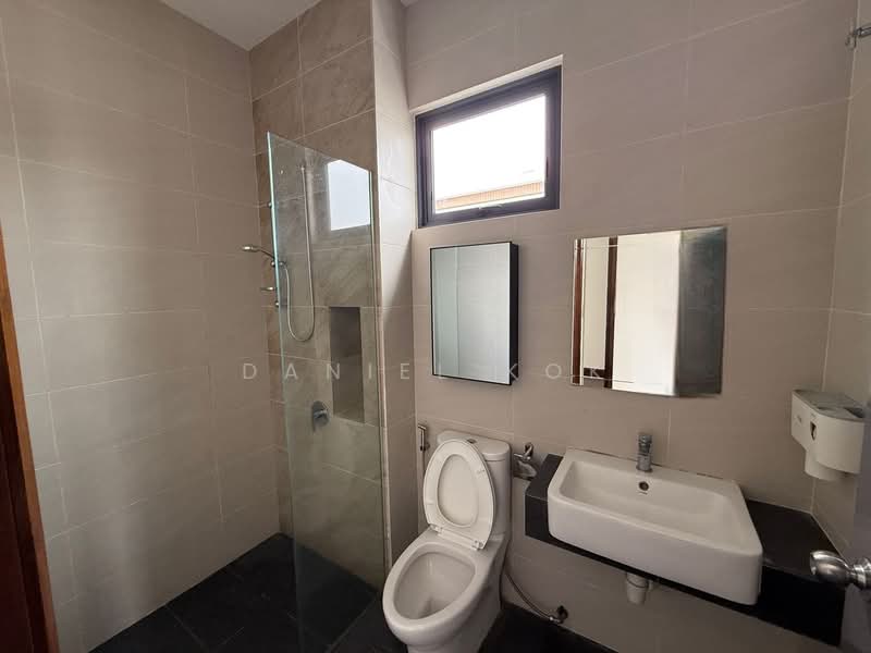 Semi-Detached House for Sale in Eco Sanctuary (Telok Panglima Garang) - Daniel Kok - Bathroom - PropertyGuru.com.my