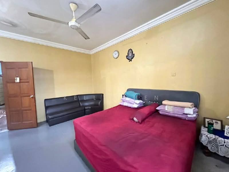 Semi-Detached House for Sale in Taman Bukit Kempas (Tampoi) - Kelly Chen - Bedroom - PropertyGuru.com.my