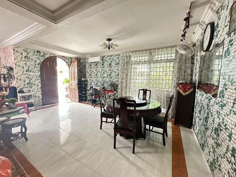 Semi-Detached House for Sale in Taman Bukit Kempas (Tampoi) - Kelly Chen - Dining Room - PropertyGuru.com.my