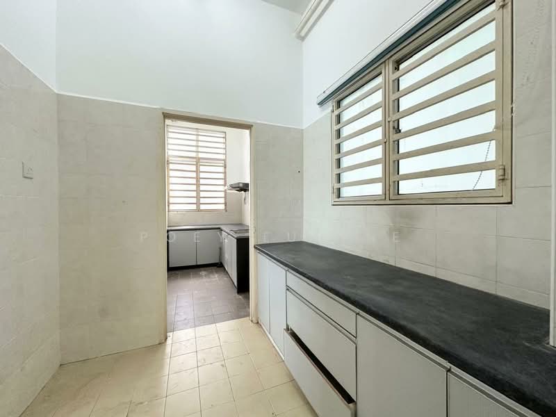 Kondominium untuk Dijual di I-Regency Condominium (Ideal Regency) - Poey Eugene - Kitchen - PropertyGuru.com.my