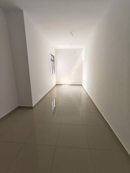 Rumah Teres 2 Tingkat untuk Dijual di Bandar Dato Onn (Tebrau) - Max Kan - Corridor - PropertyGuru.com.my