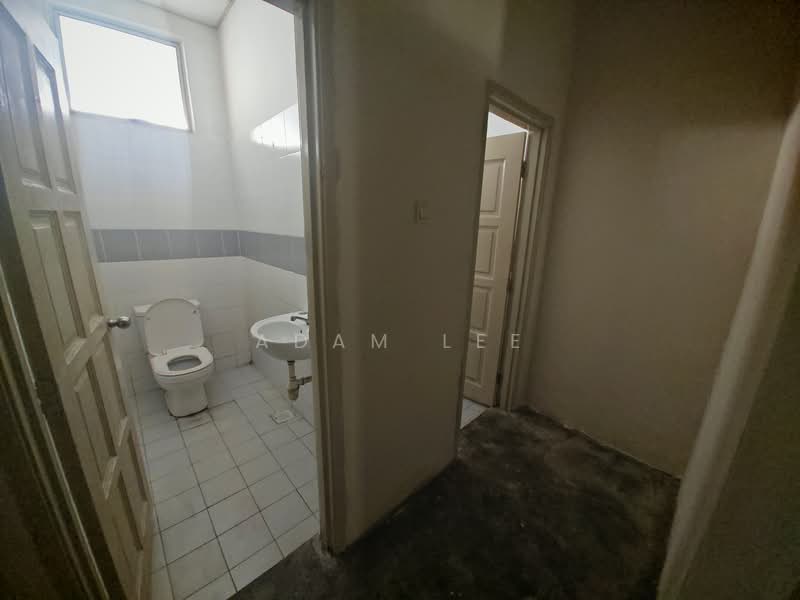 Kilang untuk Disewa di Permas Jaya (Johor) - Adam Lee - Bathroom - PropertyGuru.com.my