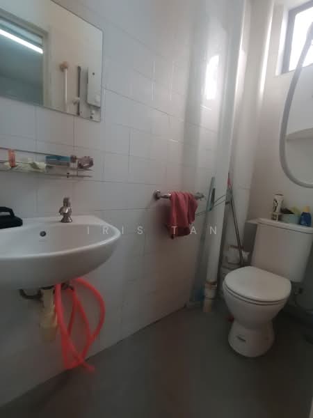 Pangsapuri untuk Dijual di Pangsapuri Sri Abadi - Iris Tan - Bathroom - PropertyGuru.com.my
