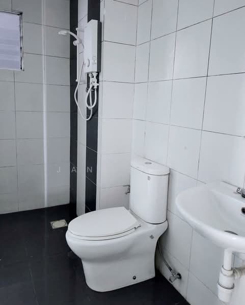 Kondominium untuk Dijual di Kiara Residence 2 (Residensi Kiara Jalil 2) - Jane Shoo - Bathroom - PropertyGuru.com.my