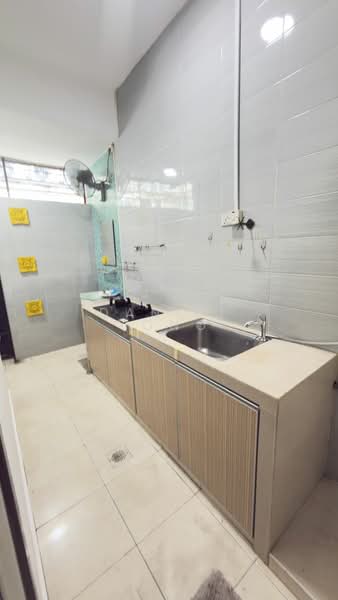 1-storey Terraced House for Rent in Taman Daya (Johor Bahru) - Daniel Yong - Kitchen - PropertyGuru.com.my