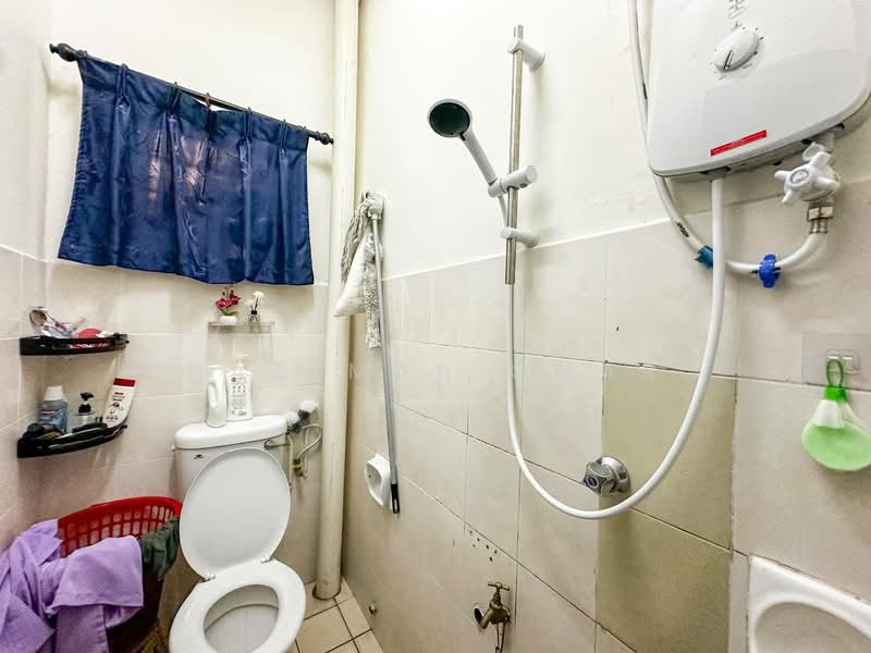 1-storey Terraced House for Sale in Bandar Saujana Putra (Tanjong Duabelas) - Hazeman Omar - Bathroom - PropertyGuru.com.my