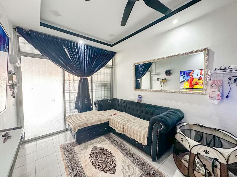1-storey Terraced House for Sale in Bandar Saujana Putra (Tanjong Duabelas) - Hazeman Omar - Living Room - PropertyGuru.com.my
