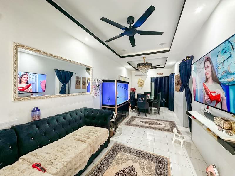 1-storey Terraced House for Sale in Bandar Saujana Putra (Tanjong Duabelas) - Hazeman Omar - Living Room - PropertyGuru.com.my