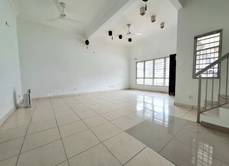2-storey Terraced House for Sale in Taman Prima Tropika (Seri Kembangan) - MEI JIUN CHEW - Living Room - PropertyGuru.com.my