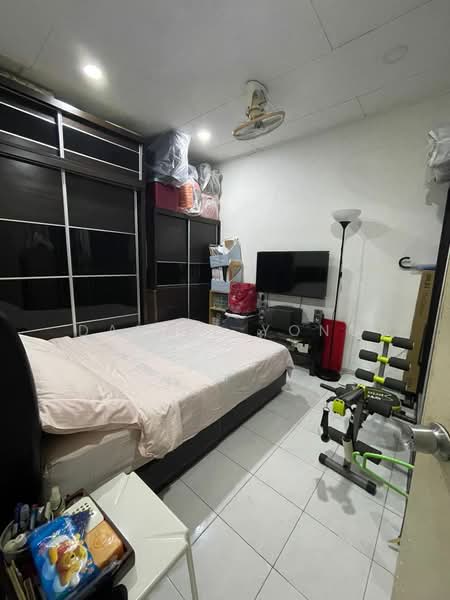1-storey Terraced House for Sale in Taman Dahlia (Tampoi) - Daniel Yong - Bedroom - PropertyGuru.com.my