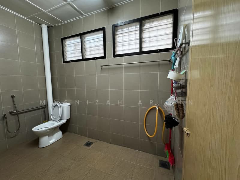 Rumah Teres 2 Tingkat untuk Dijual di Banting (Selangor) - Masnizah Arifin - Bathroom - PropertyGuru.com.my