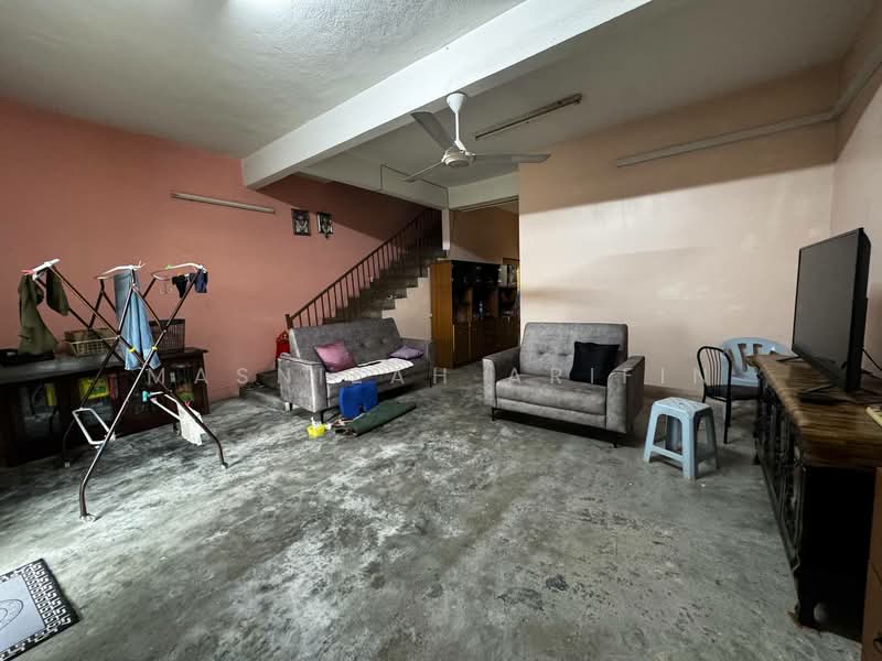 Rumah Teres 2 Tingkat untuk Dijual di Banting (Selangor) - Masnizah Arifin - Living Room - PropertyGuru.com.my