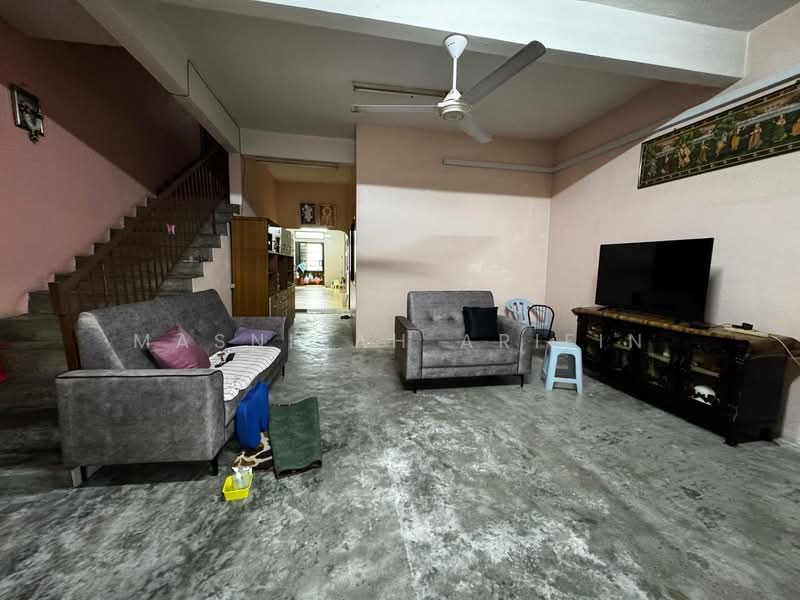 Rumah Teres 2 Tingkat untuk Dijual di Banting (Selangor) - Masnizah Arifin - Living Room - PropertyGuru.com.my